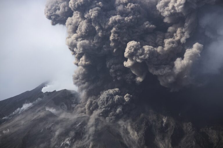 La ceniza volcánica de futuras emisiones del Popocatépetl se desplazarán al Noreste de la CDMX 