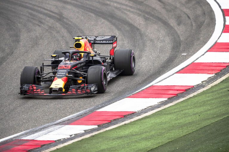 ‘Checo’ Pérez y Red Bull dominan en las prácticas libres del Gran Premio de Gran Bretaña
