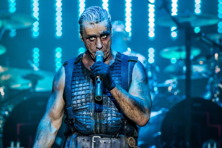 Rammstein defiende a su vocalista tras acusaciones