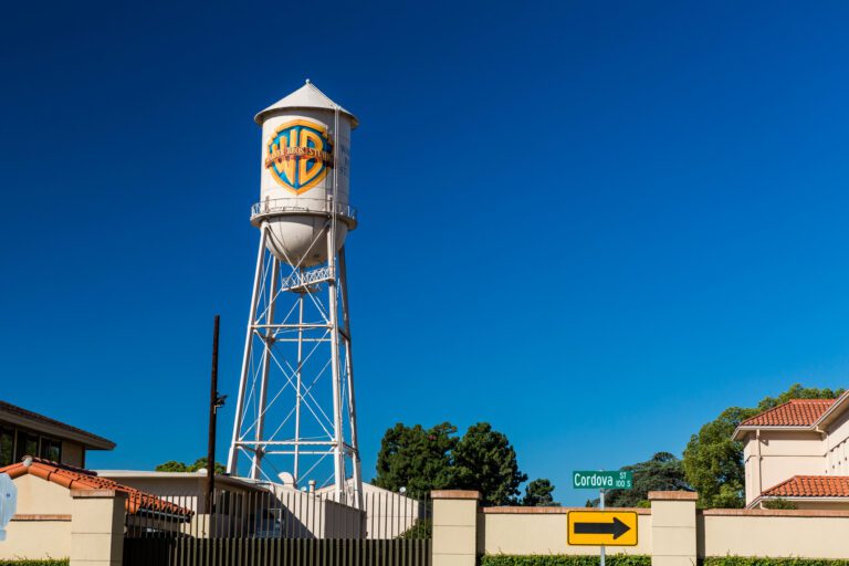 Se registra incendio dentro de los estudios Warner Bros en California