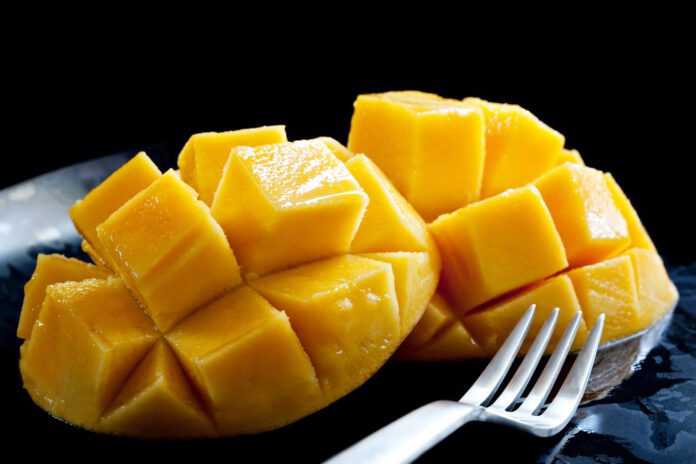 mango-fruta-comida-tenedor