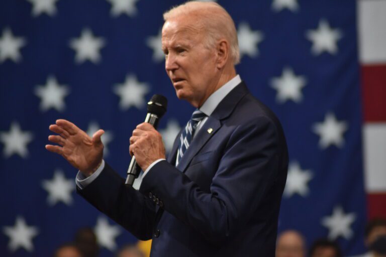 El presidente de EU, Joe Biden se dice dispuesto a cerrar la frontera con una condición