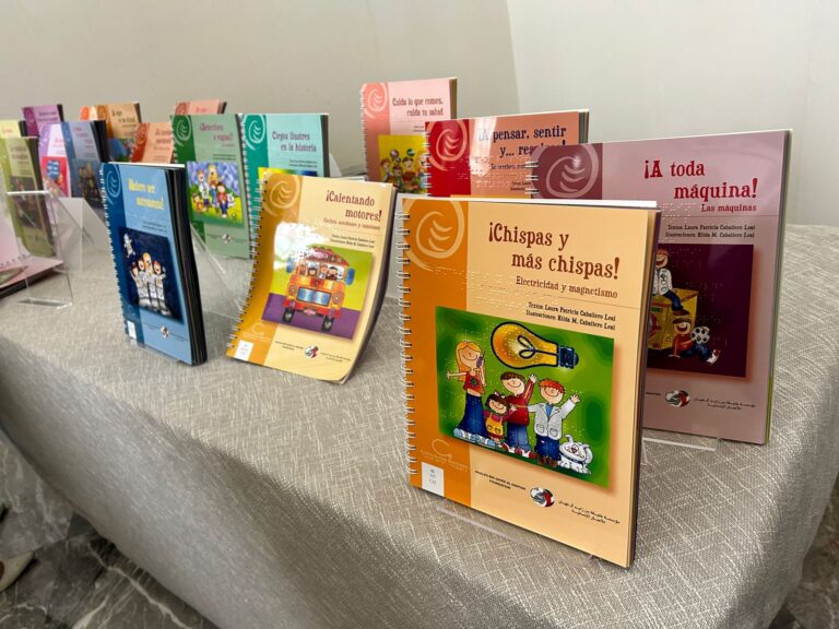 Recibe México donativo de libros en braille de los Emiratos Árabes Unidos