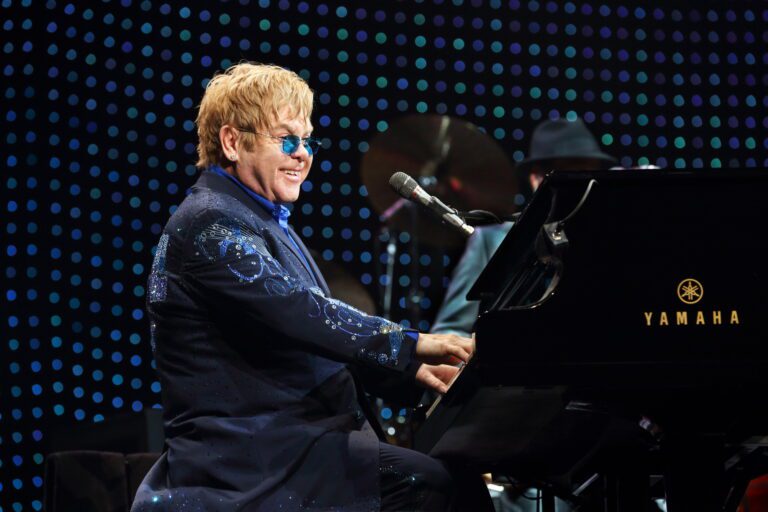 Reconocen filantropía de Elton John