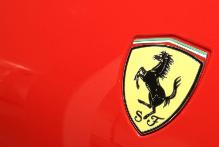 Revelan trailer de la película “Ferrari”
