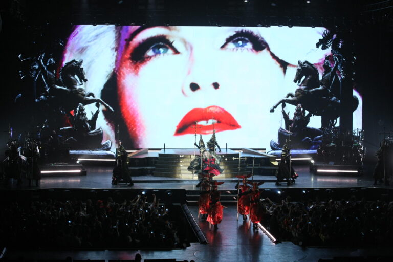 Madonna retrasa tres horas su concierto en NY