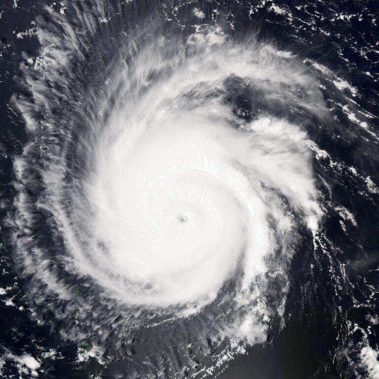 “Jova” se degradó a huracán categoría 4 