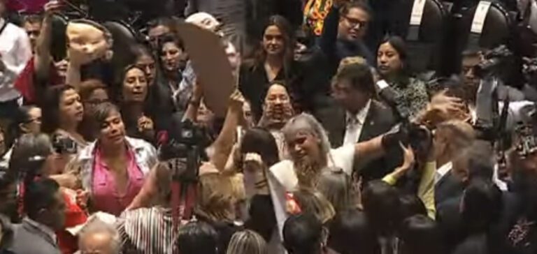 Comparecencia se convierte en ring político