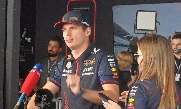 Max Verstappen dice que sufrió en prácticas del GP de México por pista resbaladiza.