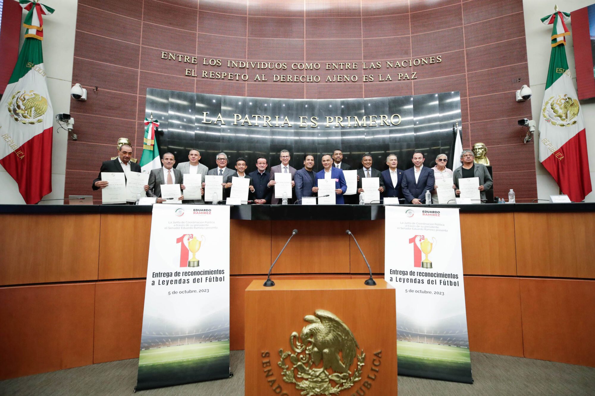Senado entrega reconocimientos a leyendas del futbol - 88.9 Noticias