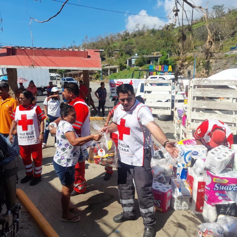 Cruz Roja despliega mil cien toneladas de ayuda humanitaria en Guerrero