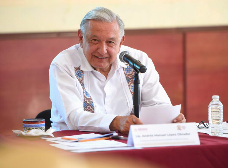 Impiden maestros que el presidente de la República inaugure CRIT en Guerrero