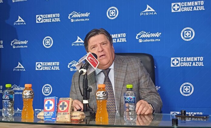 Miguel Herrera. Gabriel Ayala