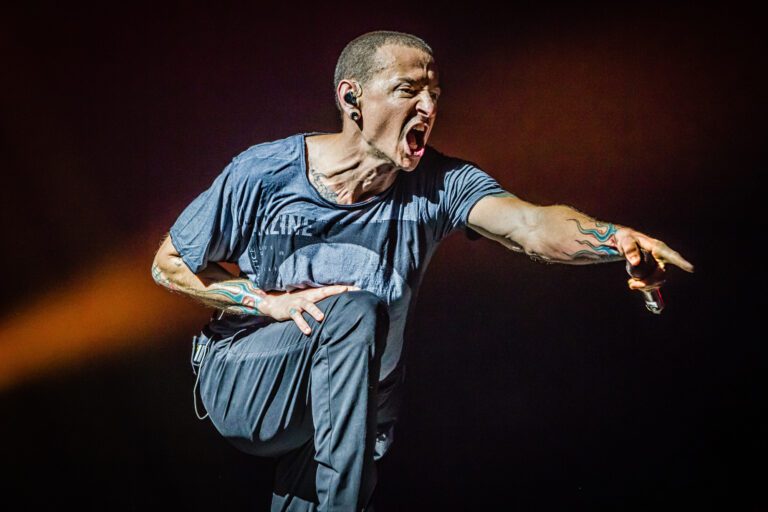 Chester Bennington se escucha en canción inédita de Linkin Park