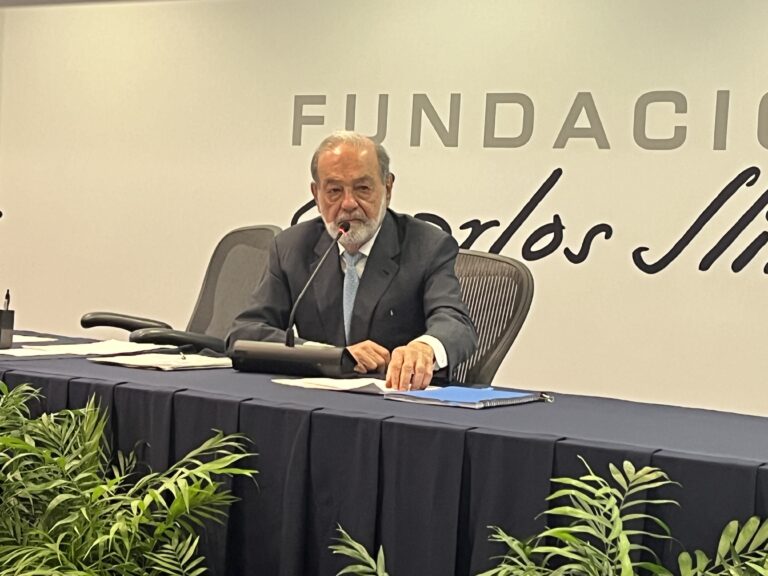 Telmex ya no es negocio, está en números rojos: Carlos Slim