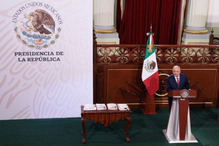 Presenta el presidente de México su paquete de iniciativas constitucionales