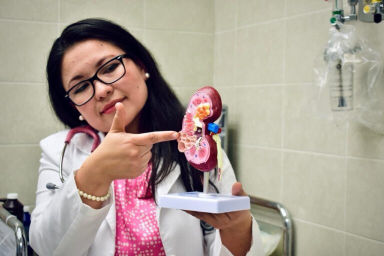 Diabetes tipo ll e hipertensión, detonantes de enfermedad renal: Issste