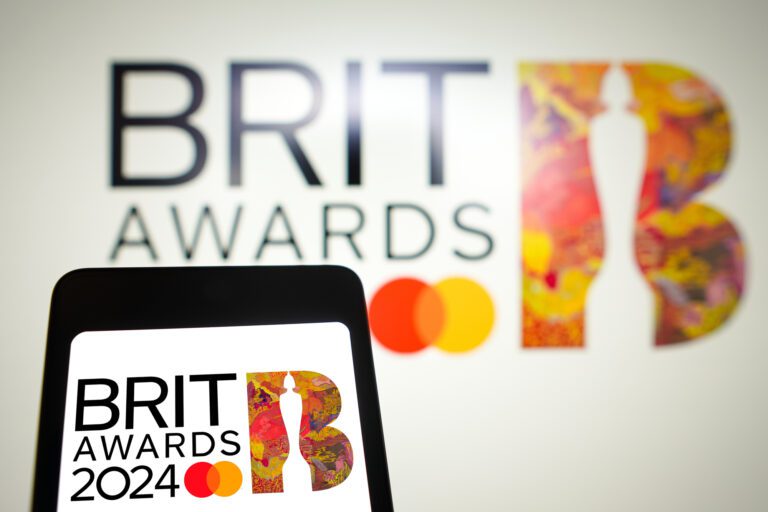 ¿Quiénes triunfaron en los BRIT Awards 2024?