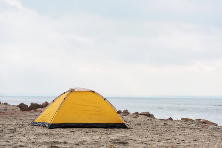 En playas de Acapulco estará prohibido acampar en esta temporada vacacional