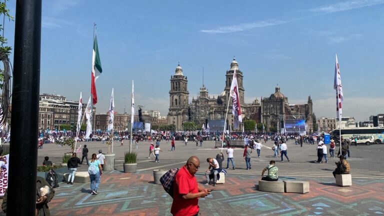 Cierran calles del centro por mitin en el Zócalo