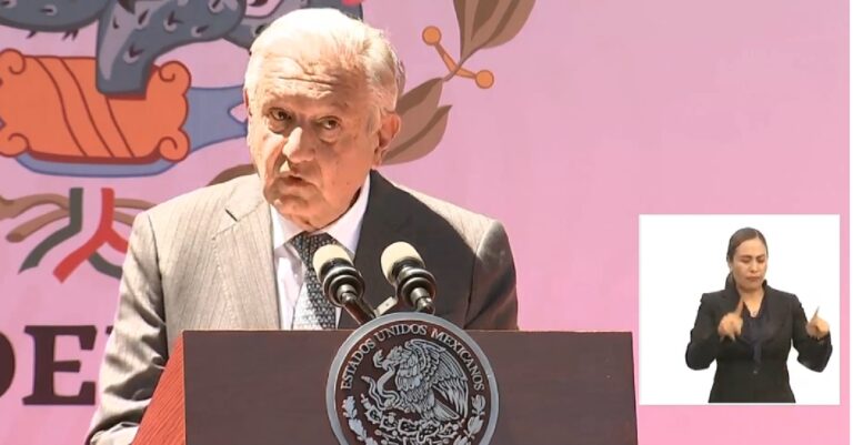 El Presidente de México reconoció la importancia de producir energías limpias, pero sin dejar el petróleo