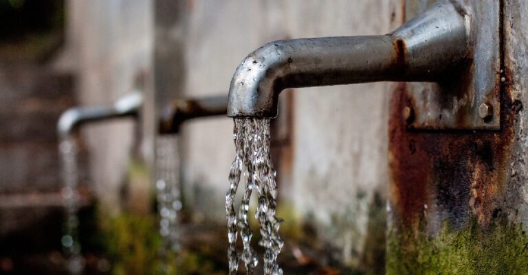 ¿Cómo desinfectar agua en casa?