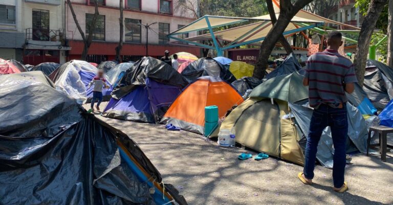 Vecinos de colonia Juárez están preocupados por los conflictos entre campamentos de migrantes e indígenas