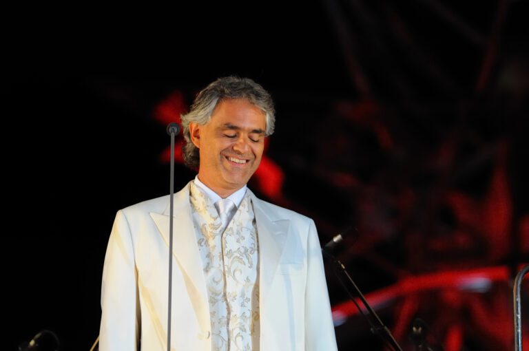 Nodal agradece a Andrea Bocelli por invitarlos a su celebración