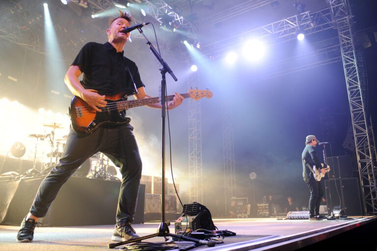 Bronquitis de Mark Hoppus impidió concierto de Blink-182