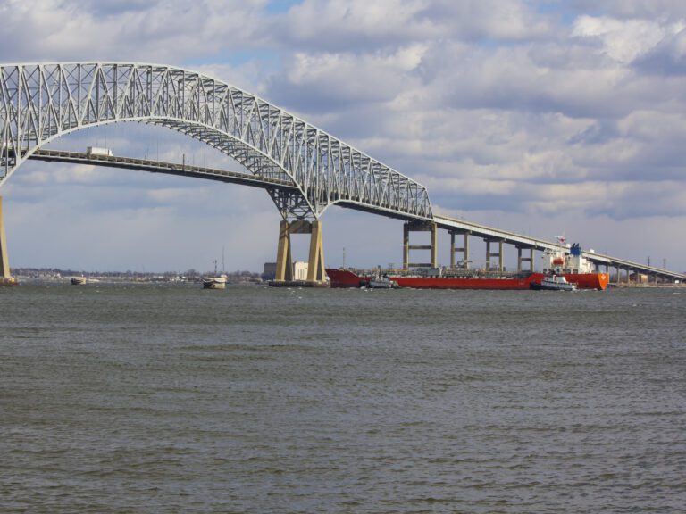 Localizan un cuerpo más víctima del colapso de un puente en Baltimore