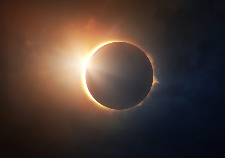 Por eclipse, retrasan el regreso a clases en cinco estados