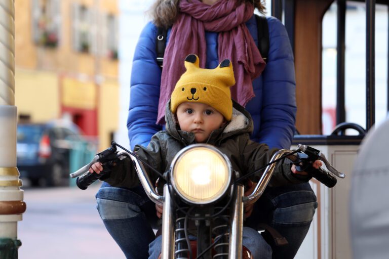 Avalan reforma para prohibir a menores viajar en motocicleta