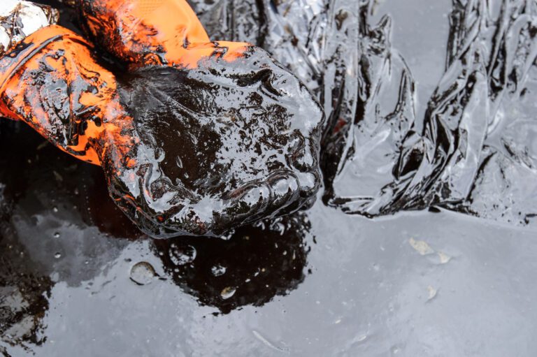 Organizaciones ambientales denuncian un derrame de crudo de aproximadamente 390 km2 en la Sonda de Campeche
