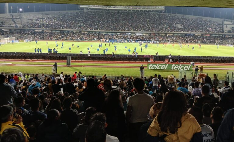 Pumas hace valer la localía en el Estadio Olímpico Universitario. Foto: Edgar Flores/ACIR Deportes
