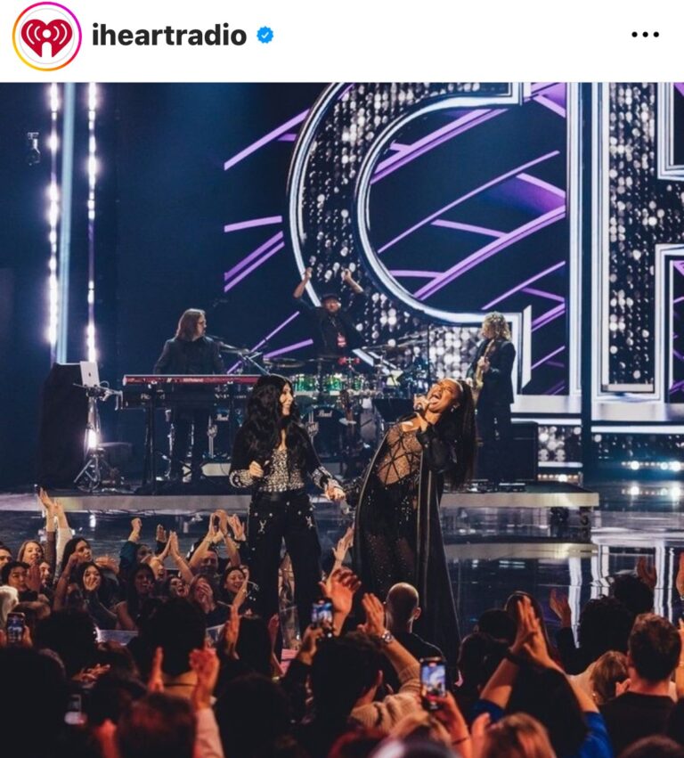 Brillan las estrellas en los iHeartRadio Music Awards 2024