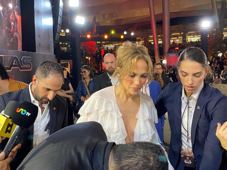 Jennifer Lopez está devastada por cancelar gira de conciertos