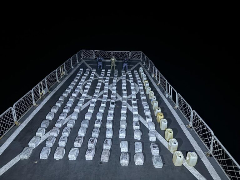 Marinos aseguran mas de una tonelada de cocaína en costas de Michoacán