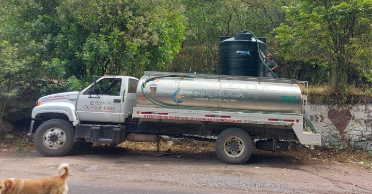 Conagua mantiene distribución emergente de agua potable y servicios desazolve en estos estados