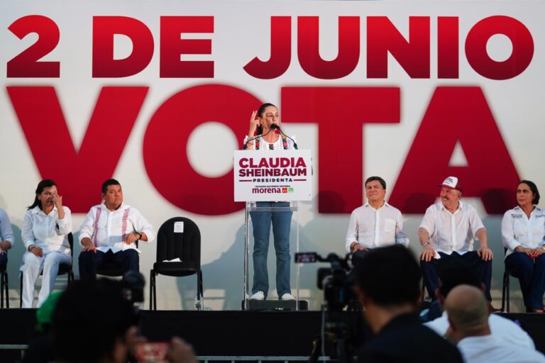 Promete Sheinbaum al presidente de la República guardar su legado