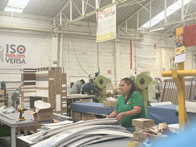 Caen salarios y prestaciones sociales en sector manufacturero durante abril: INEGI