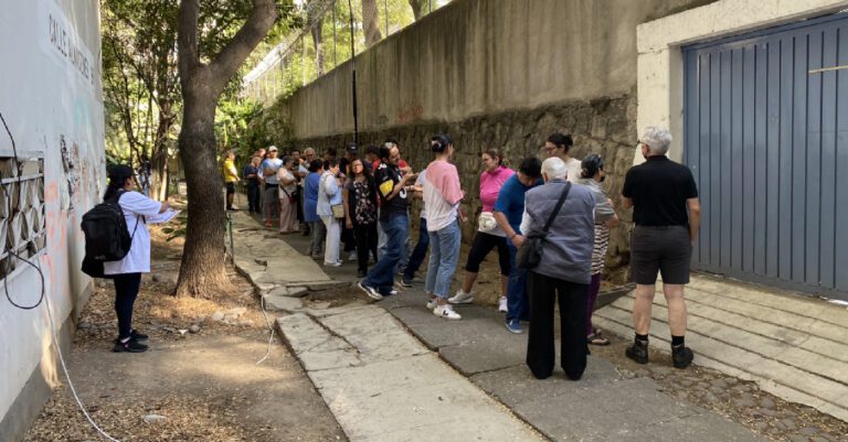 Capitalinos llegan una hora antes de la apertura de casillas para votar
