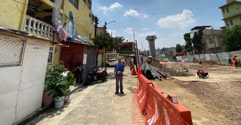 Tren Interurbano México-Toluca: un año de daños a viviendas y problemas de salud para los vecinos de la colonia El Capulín
