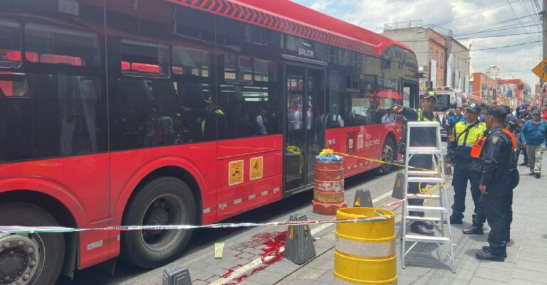 Joven muere tras ser arrollada por Metrobús CDMX en el Centro Histórico