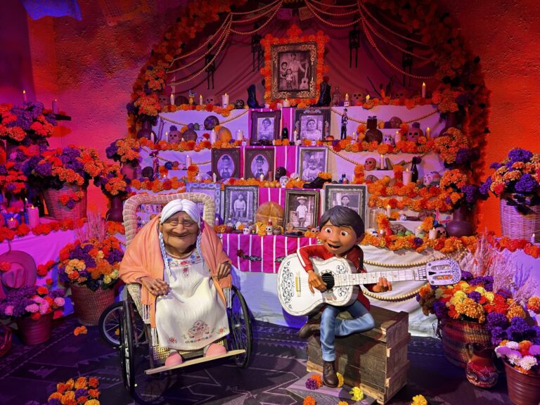 “Coco” tendrá su propia atracción en el parque Disneyland