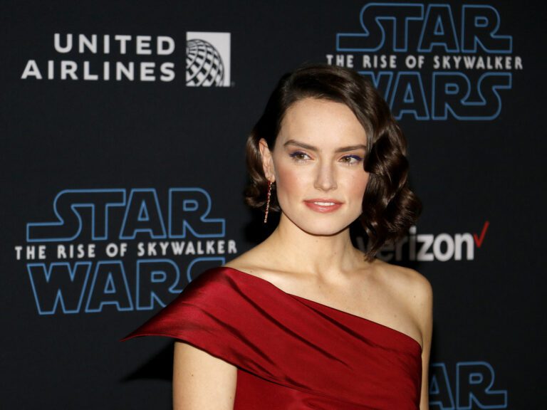 ¿Qué enfermedad tiene Daisy Ridley?