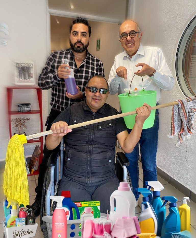 Limpiando todo el regadero de azúcar que dejo el el Poli en Espacio Deportivo de la Tarde 12 de agosto 2024