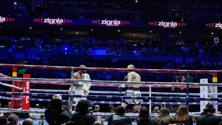 Mayweather vence a Gotti III en pelea de exhibición en México.