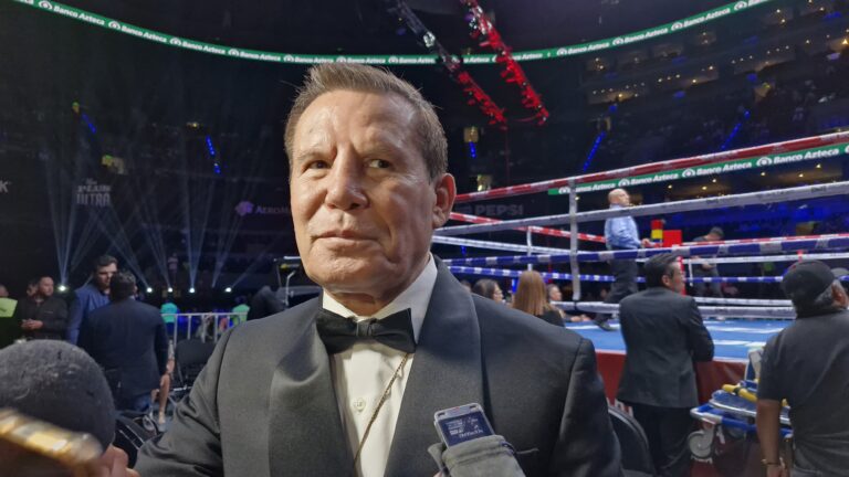 Julio César Chávez dice que a Mayweather le hubiera propinado una paliza.