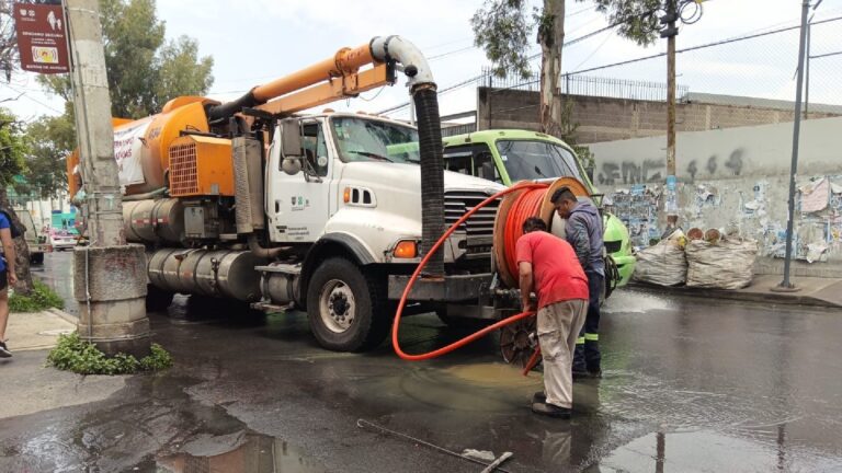 Tláhuac sufre grandes encharcamientos por paso de la onda tropical 15