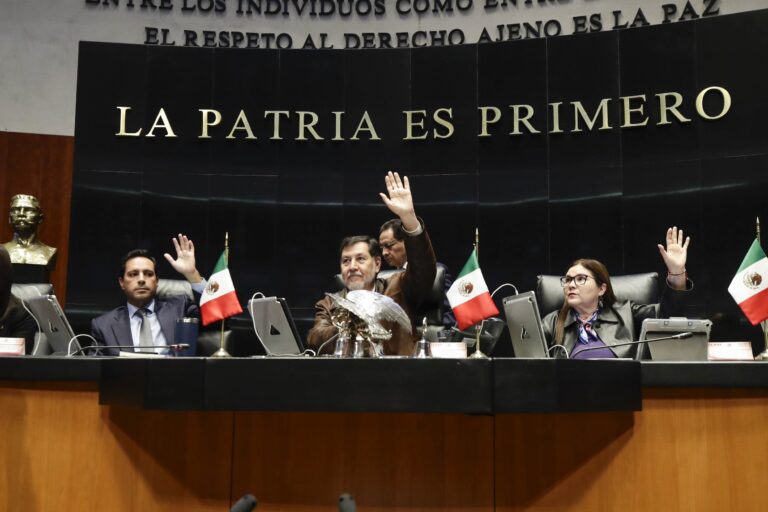 Discute con Noroña y le pide disculpas